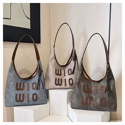 Universal retro capacious trend one-shoulder bag