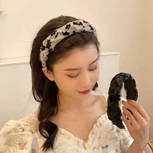 Non-slip toothed braided headband for women in summer, high-end hair press, versatile for going out, retro French hairpin headband