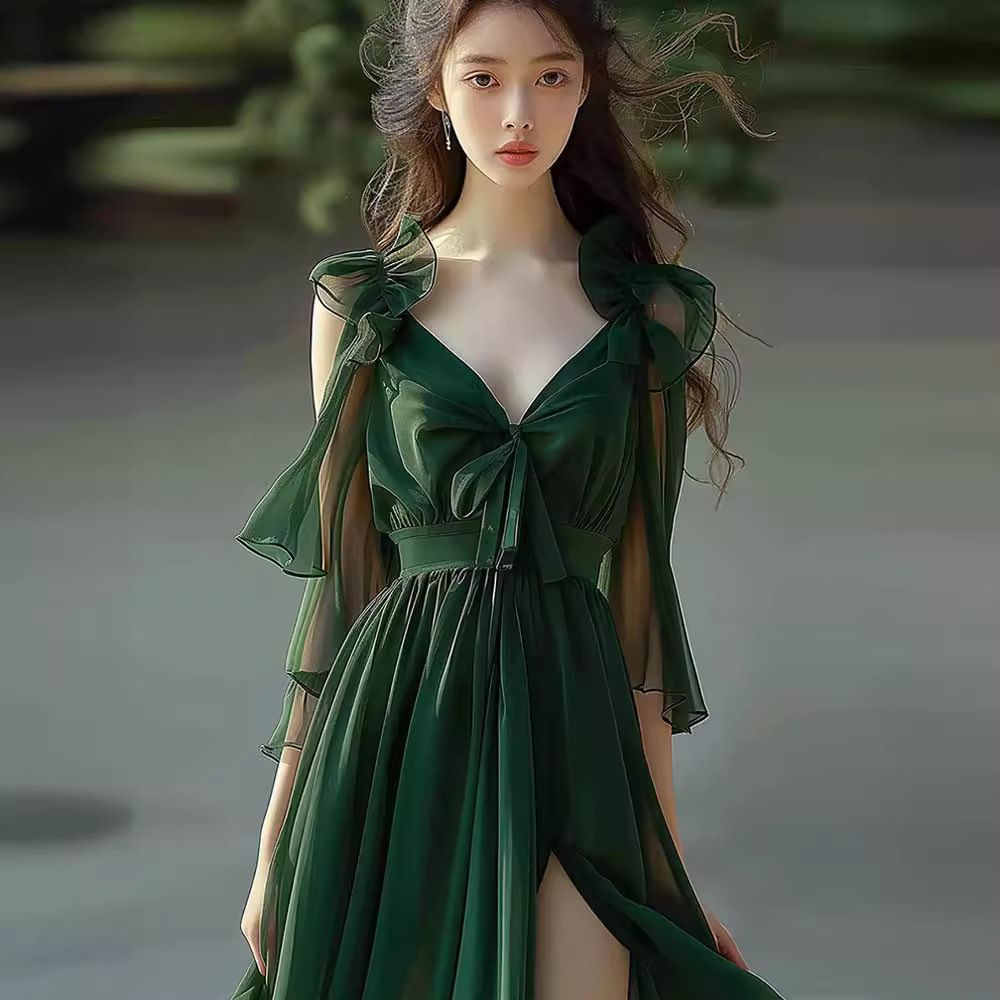 Váy liền không tay dài maxi kiểu Pháp chiết eo xẻ tà FL240278 — Màu xanh lá