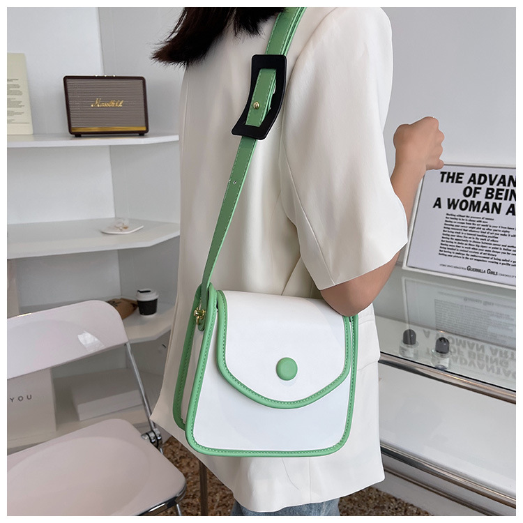 Korean Style Small Square Shape Contrast Color Messenger Bag 20*18*7cm display picture 5