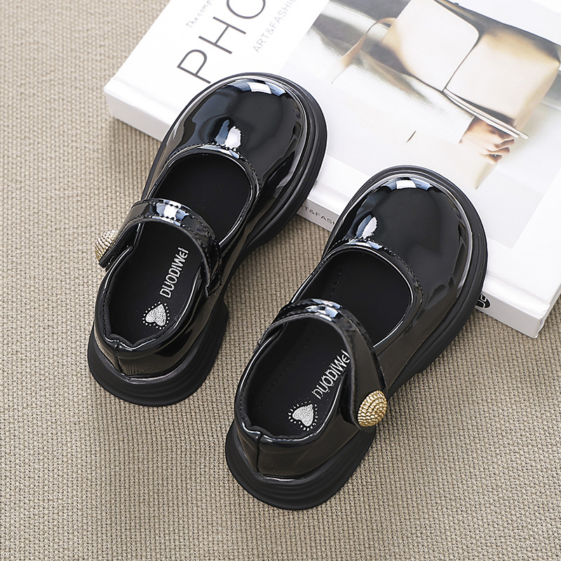 Zapatos de cuero para niñas 2025 nuevo estilo primavera y otoño negro estilo universitario zapatos de rendimiento para niños zapatos de princesa Mary Jane zapatos individuales para niñas