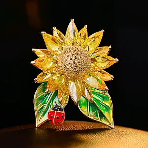 Vintage Enamel Sunflower Brooch, Niche Design, High-End Feel, Versatile Pin, Elegant and Stylish Brooch, Clothing Accessory