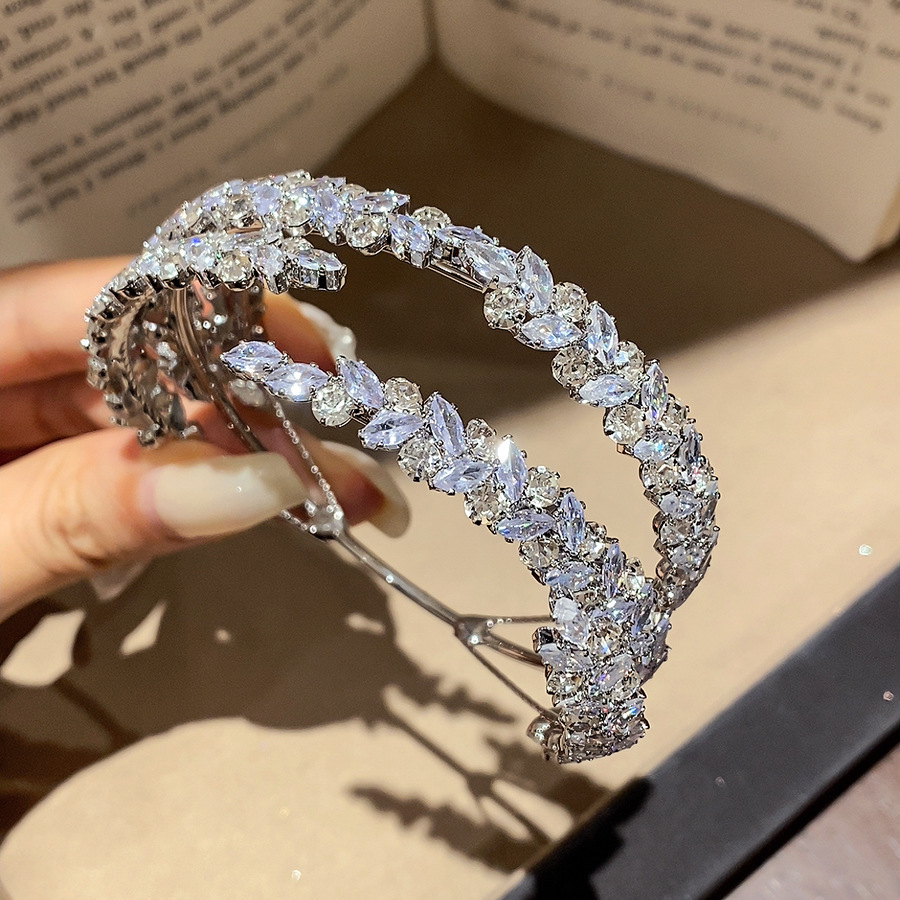 El temperamento francés arco de zircon pulsera de doble capa dulce ins pulsera de viento lujoso ligero de alto nivel sensación de joyas versátiles para mujeres