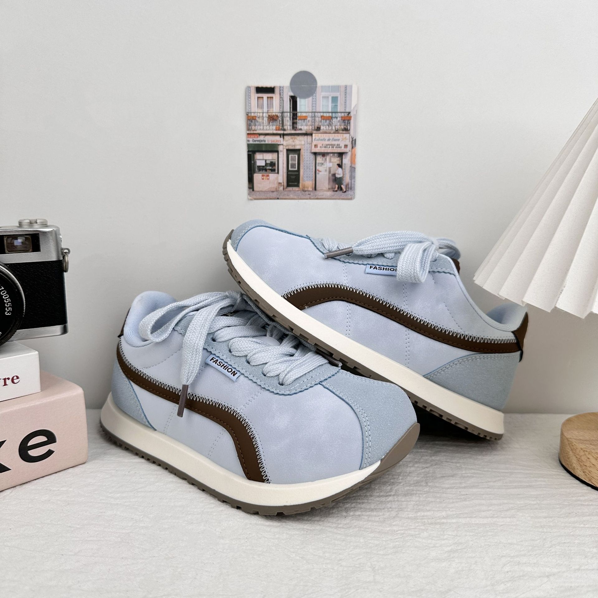 Zapatos de entrenamiento de ondas gruesas para mujeres 2025 nueva moda chic estilo de Hong Kong variedad de zapatos deportivos casuales Agam