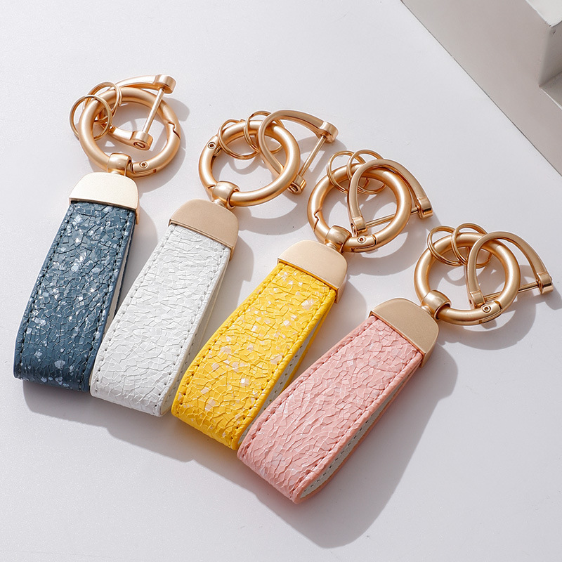 Car Keychain Leather Small Pendant Horseshoe Buckle Lanyard Accessories Light Luxury Style Girl Metal Keychain Wholesale