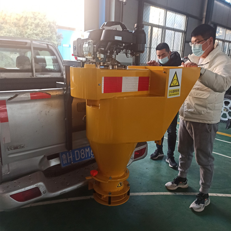 城市道路除雪除冰撒盐机 小型汽油动力融雪剂撒布机 车挂式洒布机