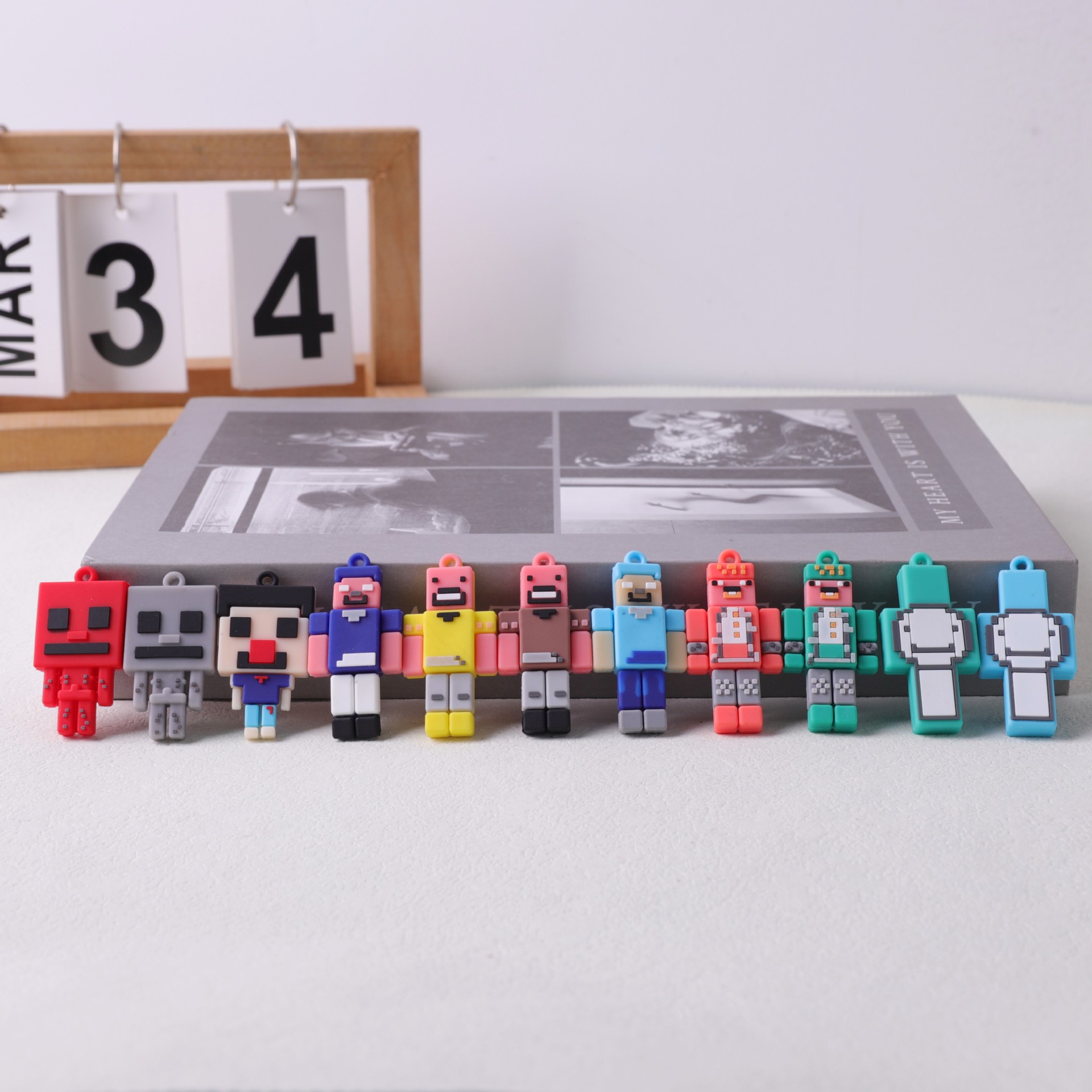 Nuevo mi mundo llavero cool juegos de silicona muñeca colgante pareja bolsa de coche colgante pequeño regalo