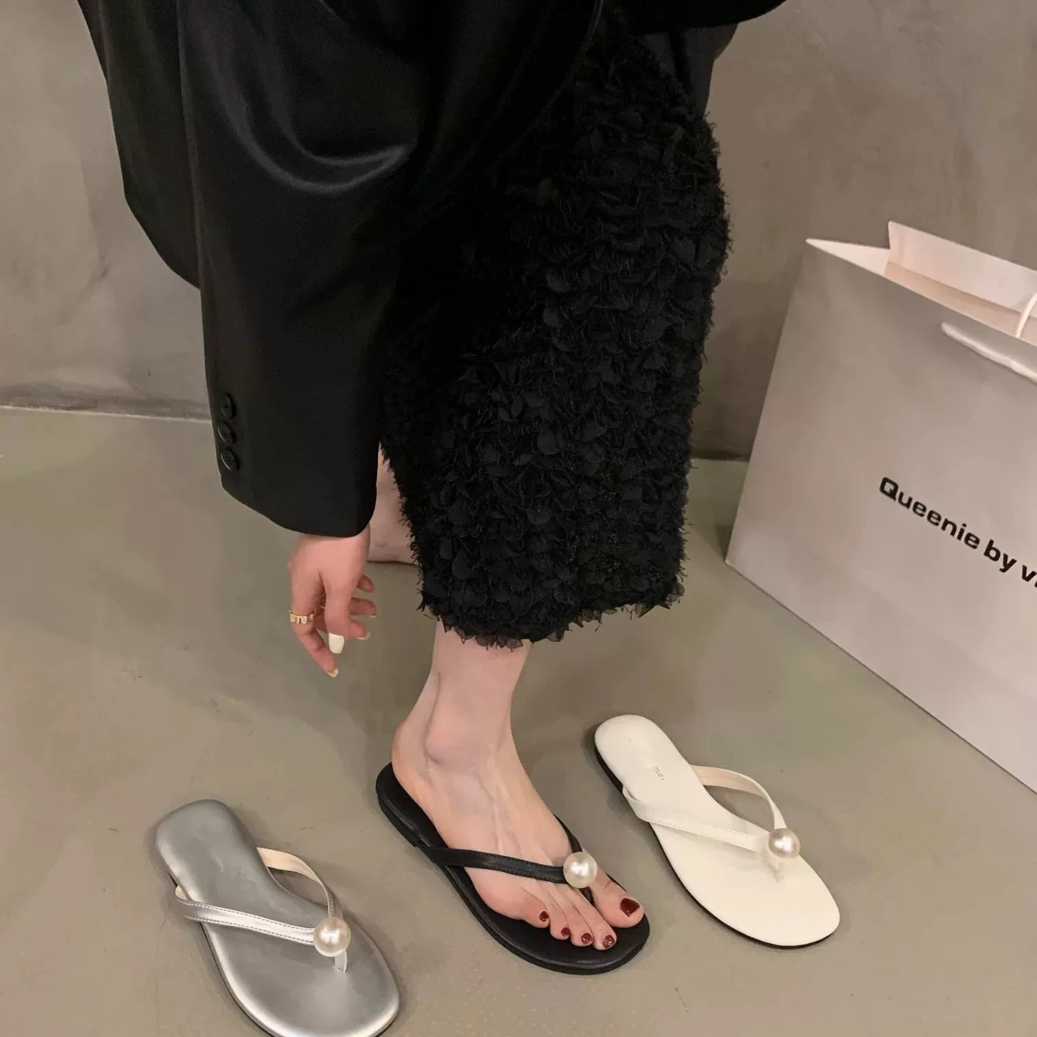 Zapatillas francesas de zapatillas de mujer 2026 nuevas sandalias de playa de perlas de verano