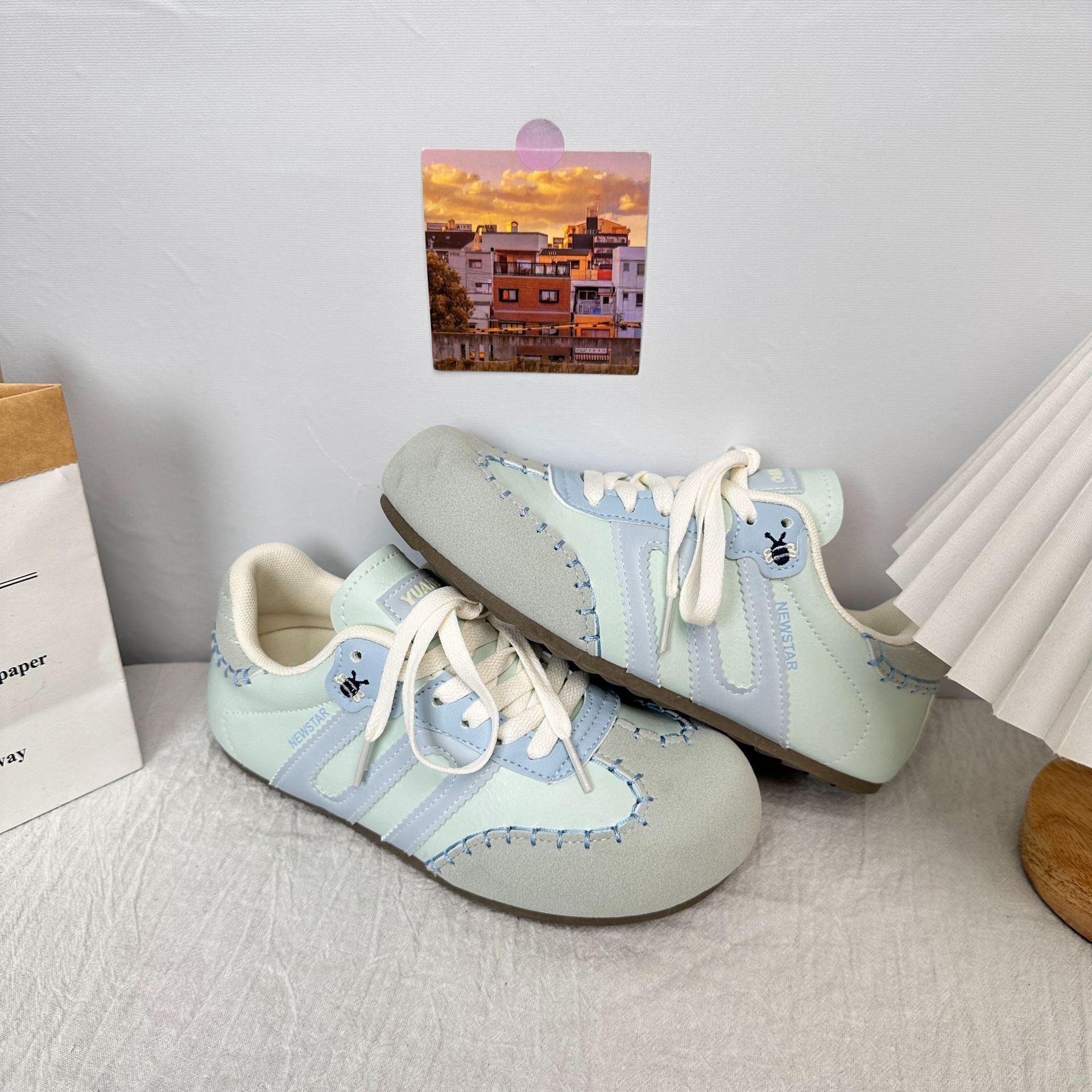 Yuanbo ins versión coreana de los nuevos zapatos blancos de entrenamiento alemán retro ligero para mujer 2025 estudiantes de primavera zapatos casuales planos en nombre del cabello image 7