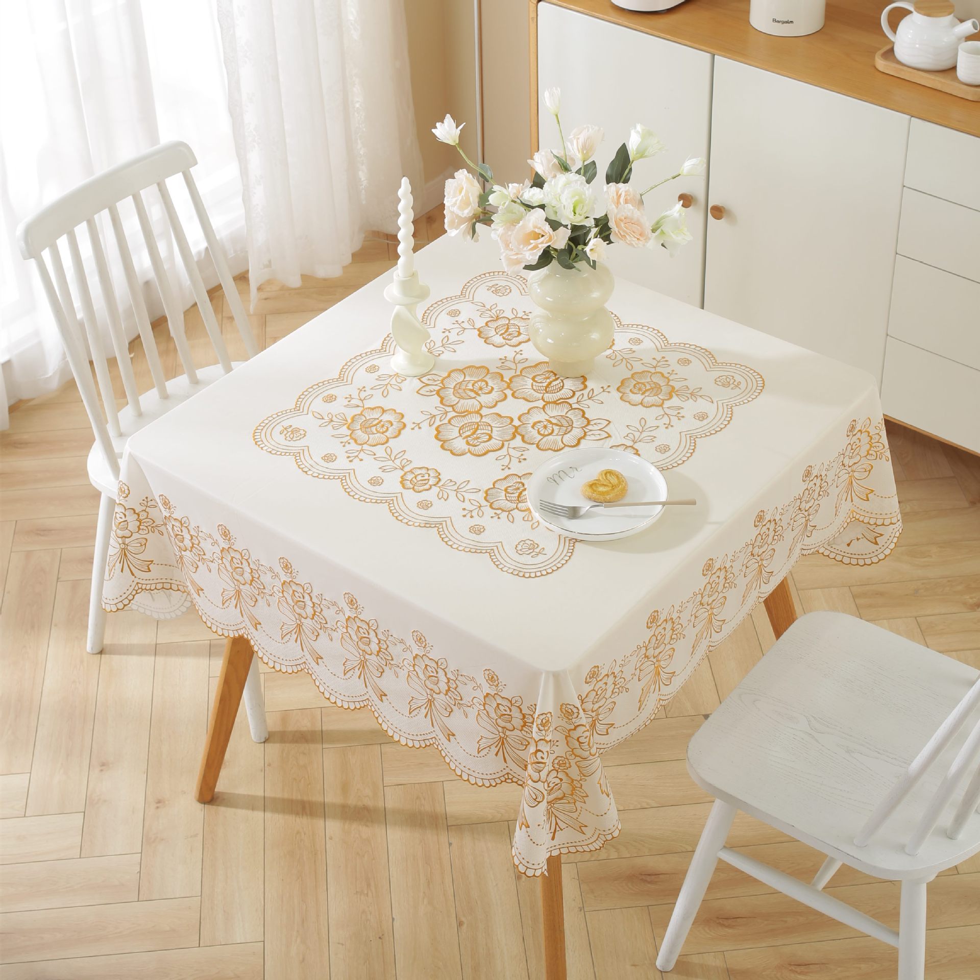 厂家直销正方形PVC防水防油桌布 欧式蕾丝茶几台布烫金家用方桌布