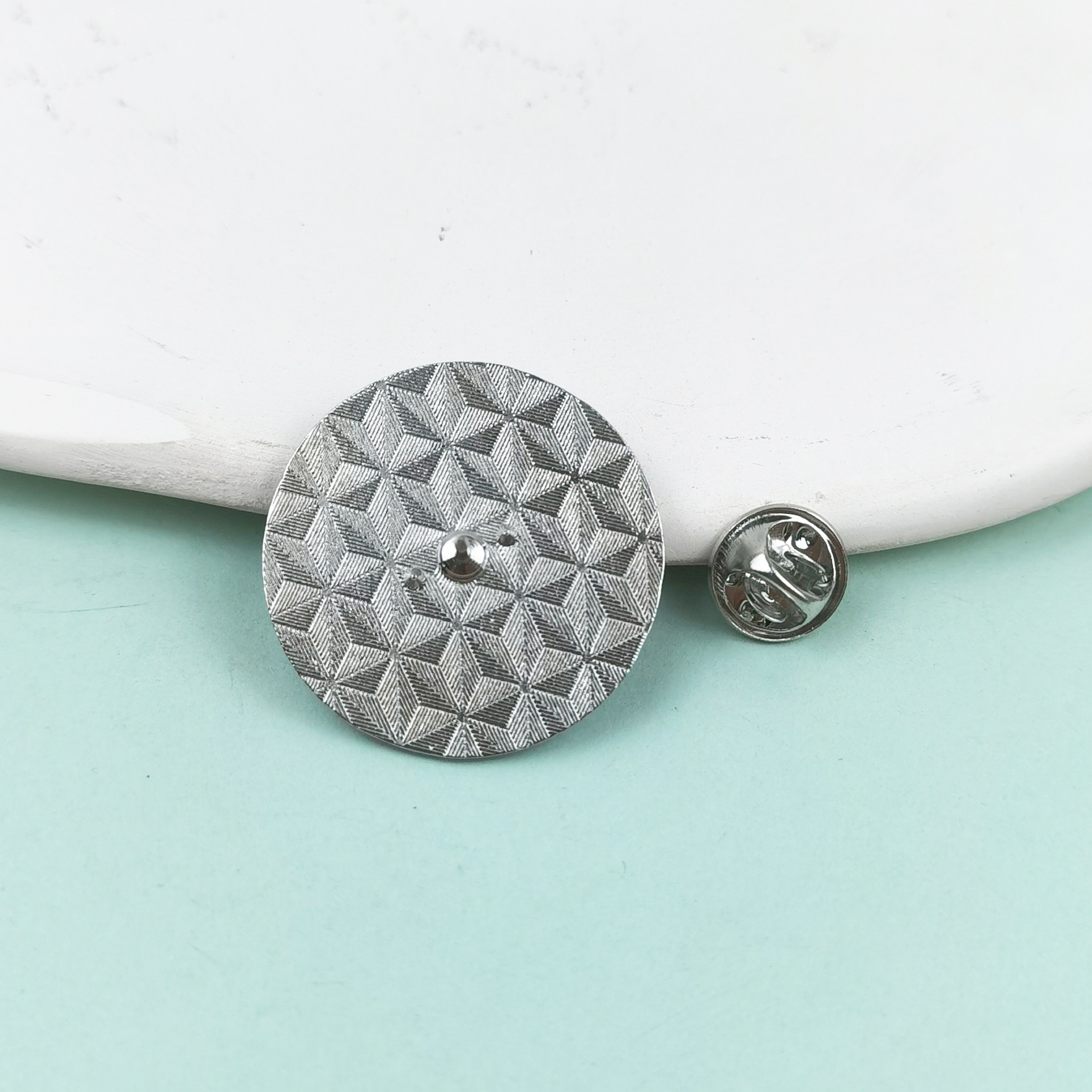 Broche de metal redondo transfronterizo patrón de dibujos animados medalla de joyería estilo retro europeo y americano mochila insignia de alfiler