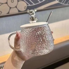 批发ins风小熊锤纹马克杯高颜值带盖带勺带把玻璃杯家用锤纹杯