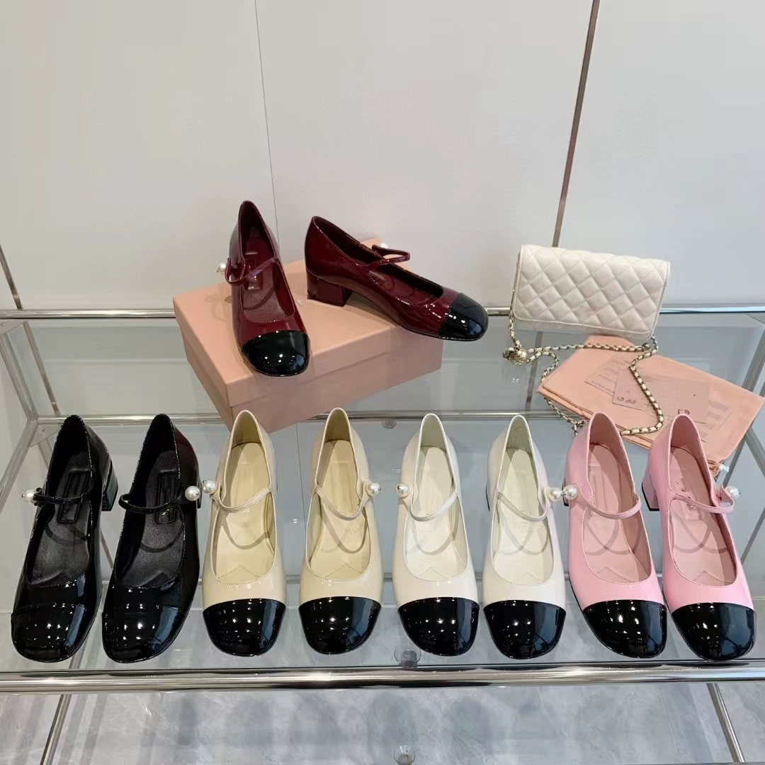 Чжан Юаньин та же мода 2024 новые серебряные туфли на низком каблуке