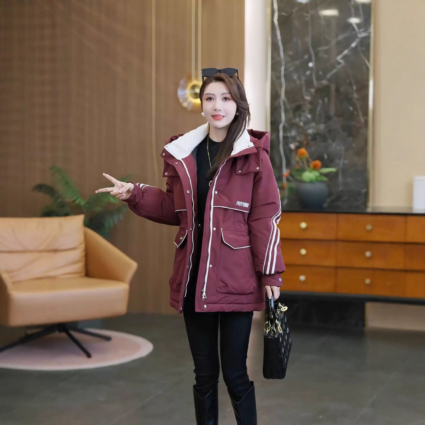 Modas de cintura para superar la ropa de invierno femenina 2025 nuevo estilo de este año herramientas y chaqueta de terciopelo