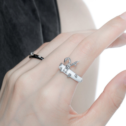 Minimalist personality black and white drip glaze rabbit open mouth ring for women, niche design, high-end sense, Instagram cool breeze ring trend