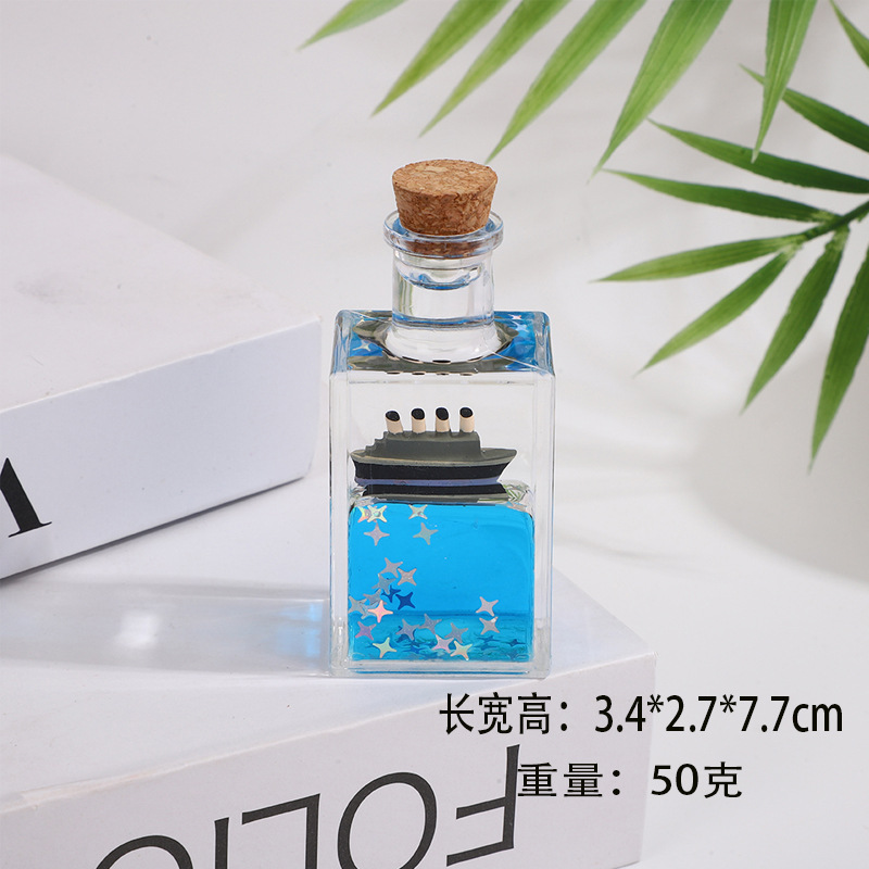 작은 사각형 병 빙산 보트