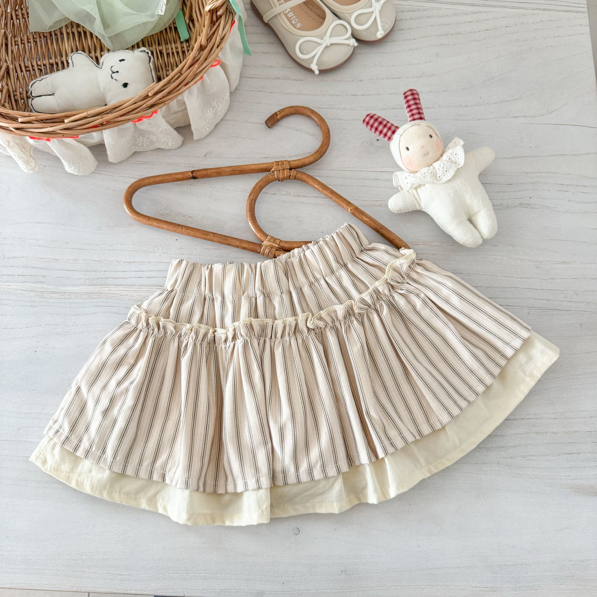 Falda de siete niñas de limón salado, verano nuevo estilo, falda de estilo occidental para niños, falda corta de todo fósforo para niñas, falda de botones florales