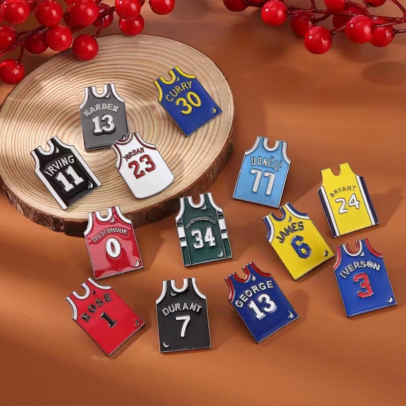 New European and American Kobe basketball shirt brooch Curry Jordan sneakers fan prick original design metal badge accessories