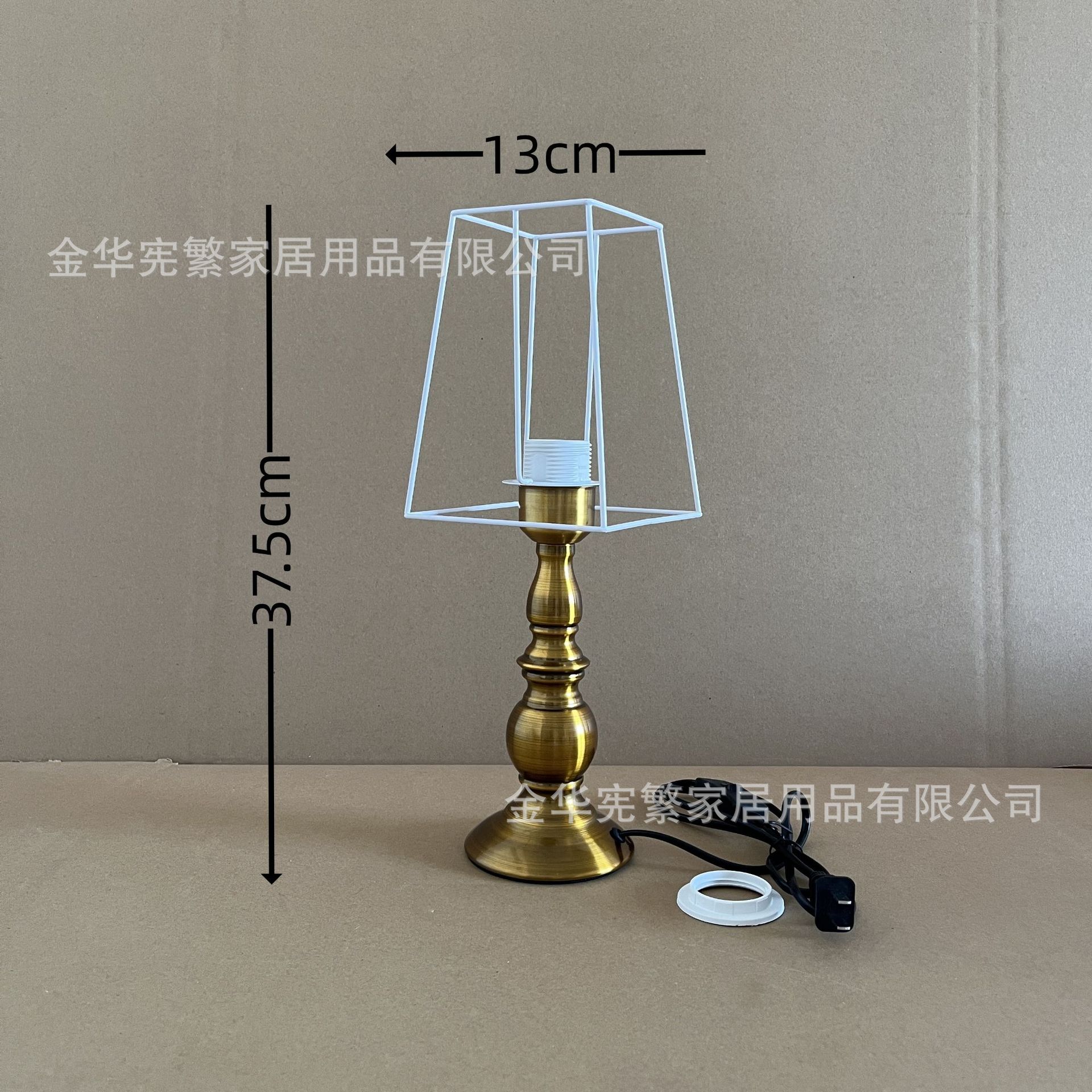 Estilo europeo de lujo ligero retro dorado antiguo calabaza de cobre base de metal marco de hierro combinación E27 con lámpara de mesa retro casera DIY