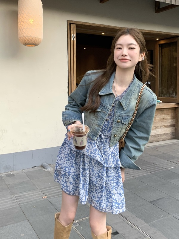 V领设计感碎花连衣裙女夏季2025新款收腰显瘦复古茶歇气质短裙ins|undefined