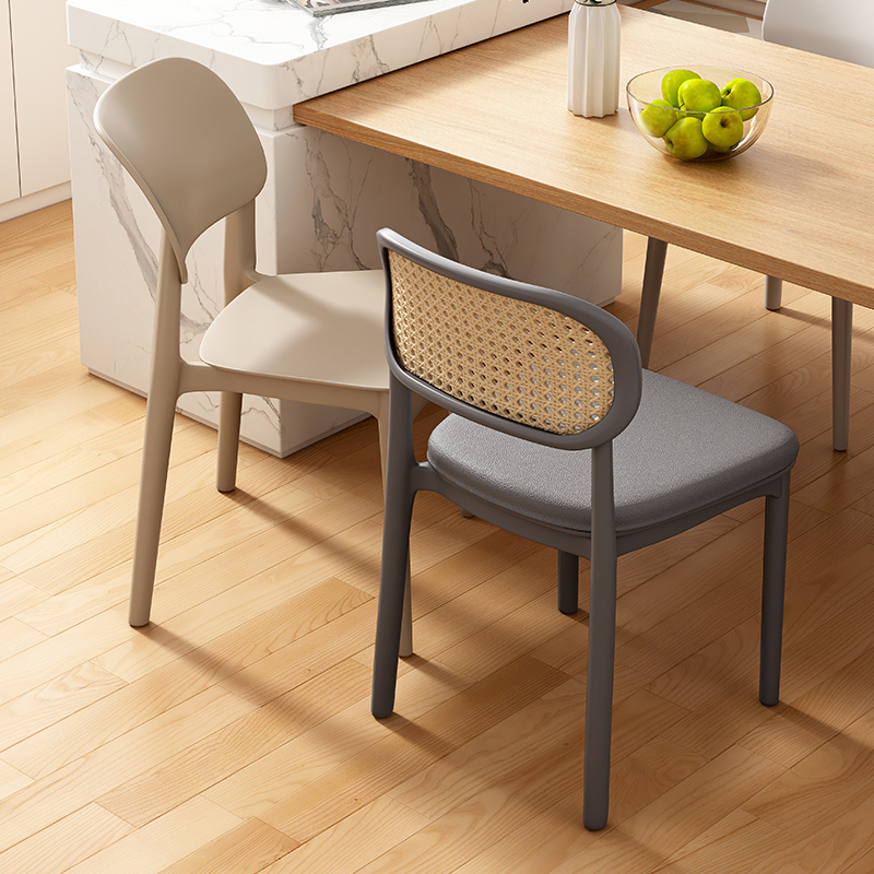 Sillas de plástico para el hogar, mesas y sillas de comedor gruesas, sillas cómodas y cómodas, taburetes y sillas de respaldo nórdicas.