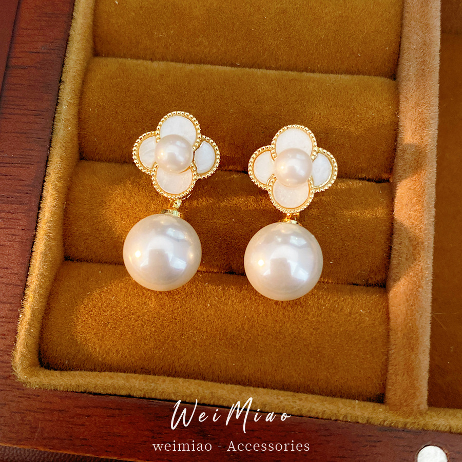 Agujas de plata galvanizadas de oro real de 18 quilates flor de frita perla pendientes de perla temperamento elegante pendientes lujosos de alta calidad pendientes para mujeres