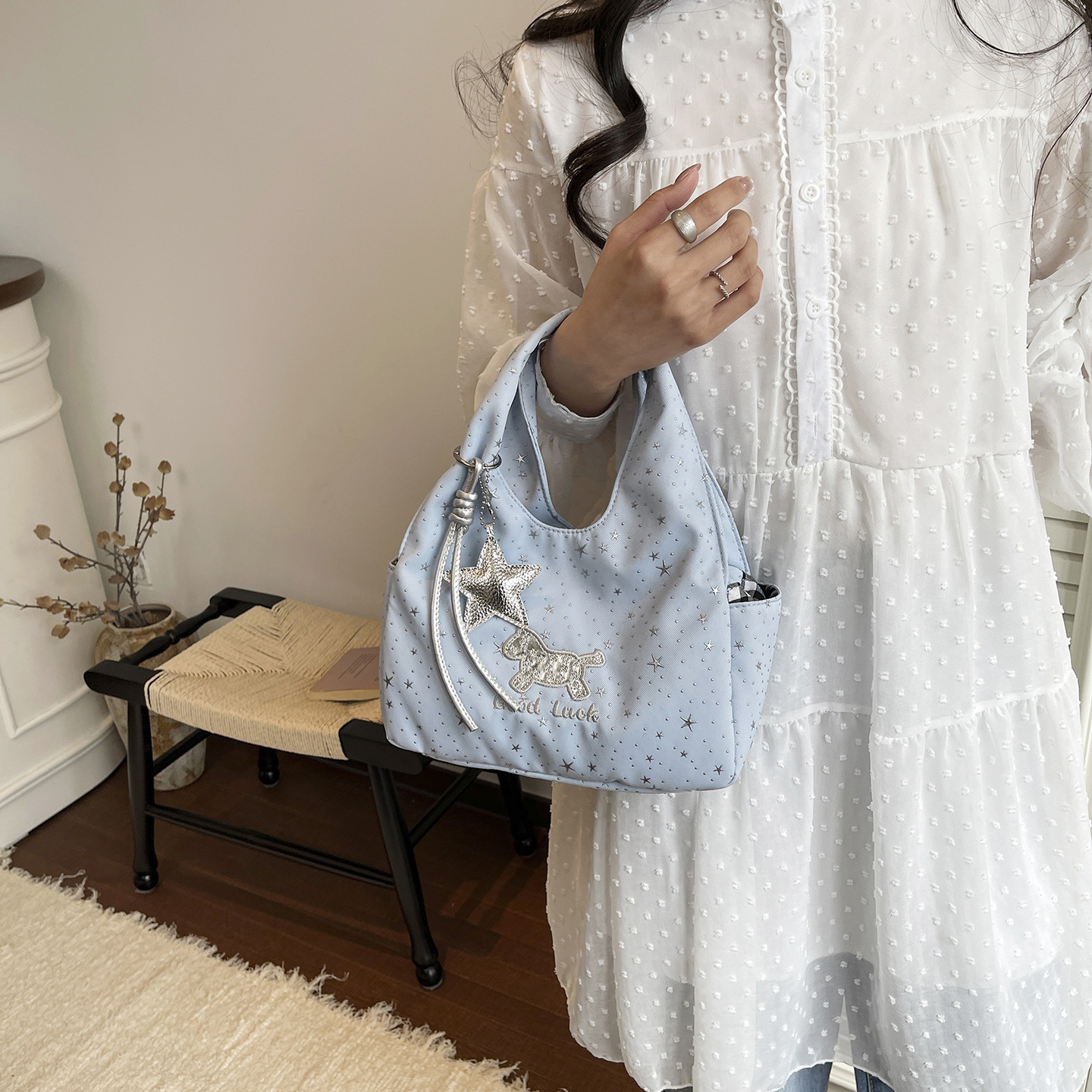 2026 nuevo bolso de mano de estrellas mujeres dulce arco de tendencia en un sentido de alta calidad ocio viaje bolsa universal