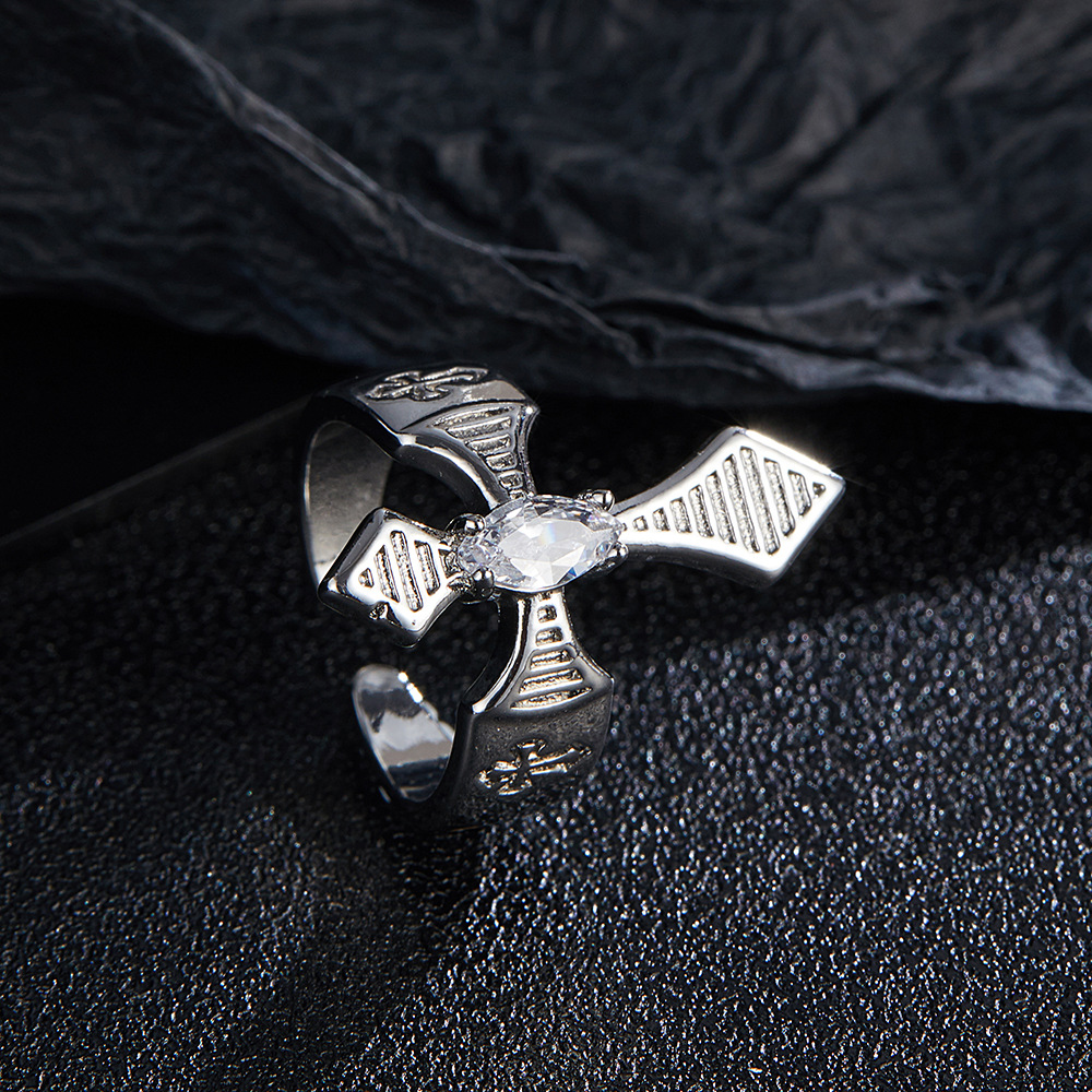 Vendita calda con senso del design personalizzato, anello di apertura a croce in zirconio_voghion.com