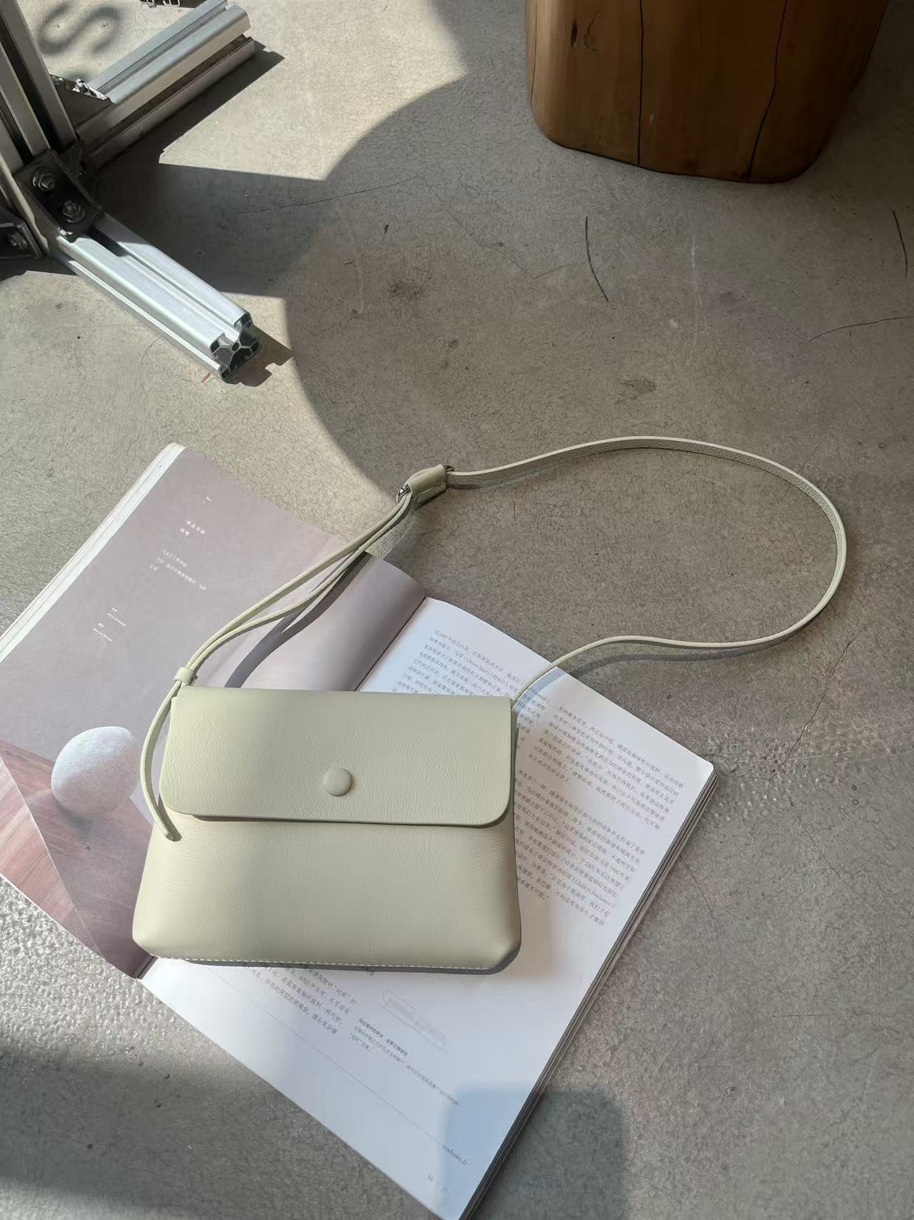 2026 Spring/Summer New Minimalist Single Shoulder Crossbody Bag For Women, Fashion Cowhide Commuter Phone Bag, Designer Handbag - Thumbnail 6
