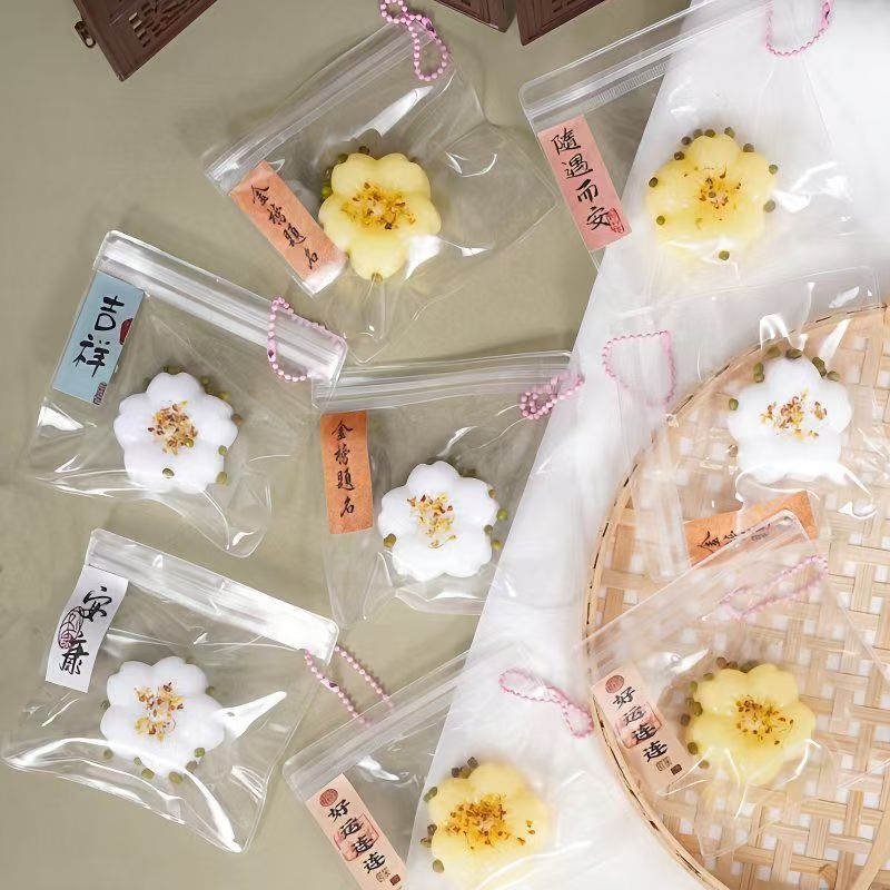 Cartoon marshmallow nube pellizco rojo en línea cremoso brillante cara nube suave amorosa creativa pellizco música de pellizco