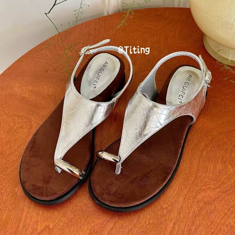 Женские летние пляжные шлепанцы 2025 года, новые французские простые босоножки на тонких ремешках, для вечернего отдыха.