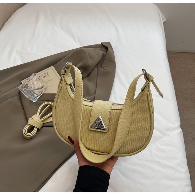 The 2025 new underarm bag for women is a simple and versatile single-shoulder crossbody bag. It is a popular and niche designer crescent-shaped women's bag undefined