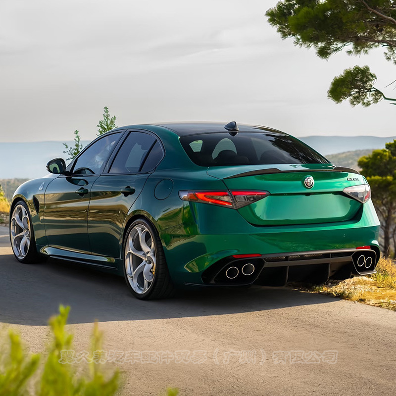 Suitable for Alfa Romeo Giulia Modified Carbon Fiber Rear Wing and Giulia Original Car Spoiler and Fixed Wing Panel