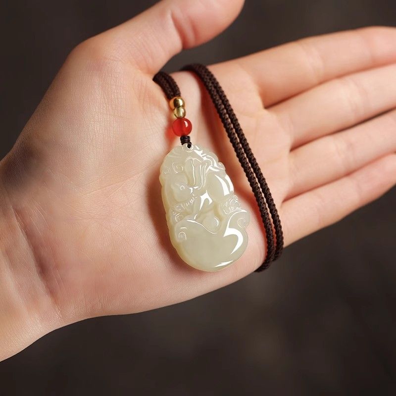 Mặt dây chuyền ngọc Hetian 12 con giáp – biểu tượng năm Rồng bản mệnh