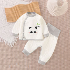 春秋の赤ちゃんの下着の純綿の冬の赤ちゃんは綿を挟んで厚い秋の服のズボンをかぶせて新生児の服をかぶせて趙のお金を保証します。