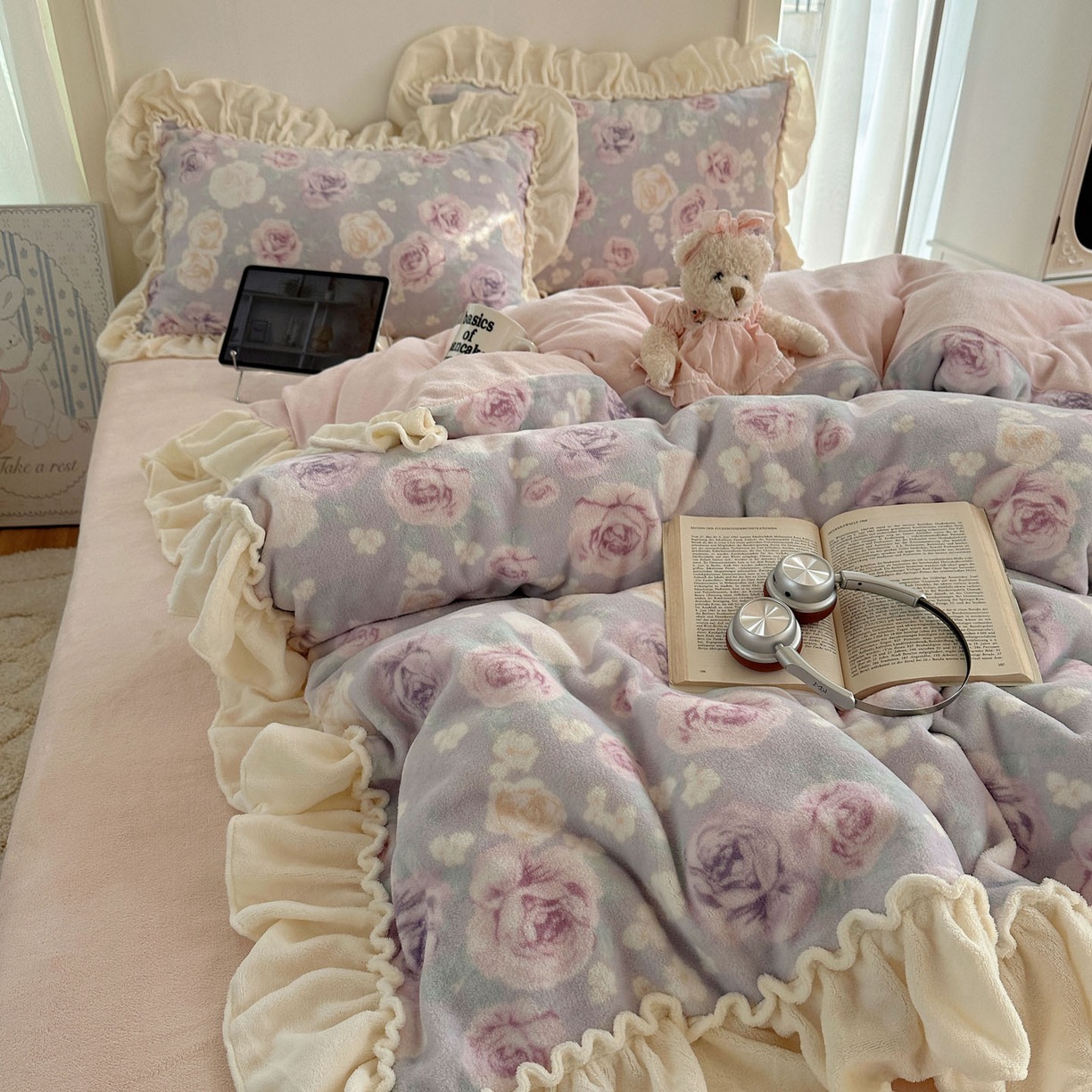 Lace Relieved - Micro-Islas