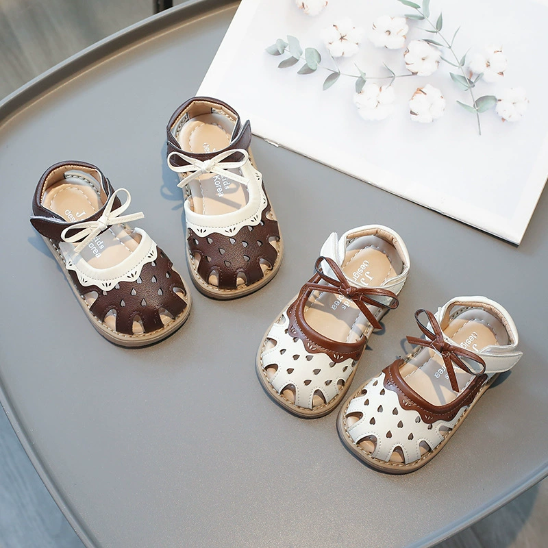 Баотоу сандалии для девочек 2024 летний новый мягкий фон нескользящие детские кроссовки для девочек
