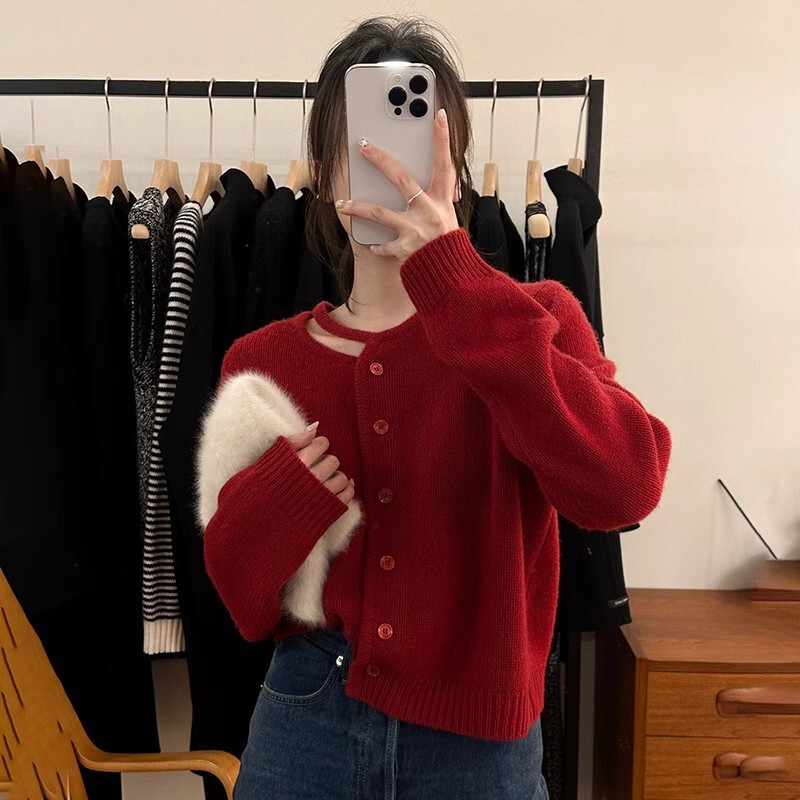 Christmas Atmosphere Hollow-Out Neckline Single-Breasted Wool Knit Sweater 2025 Winter Petite Red Christmas Atmosphere Hollow-Out Neckline Single-Breasted Wool Knit Sweater 2025 Winter Petite Red
