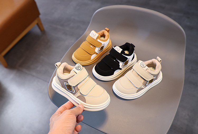 Scarpe casual da tavola da ragazzo bianche con suola morbida e traspirante, versatili, per la stagione primavera e autunno 2024 per bambini_voghion.com