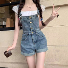 复古卷边牛仔背带裤女夏季2024新款高腰显瘦设计感直筒连体短裤子