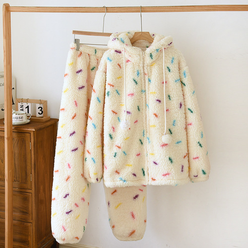 Sweet colorful polka-dot coral velvet hooded pajamas for women, winter plus velvet and thickened home clothes, large size set