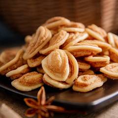 Erkang Garden Cat Ear King Pastries – Crispy, Puffed Snack with Delicate Cat-Ear Shapes, Thin and Crunchy, Packaged in Convenient Bags—A Nostalgic Internet-Famous Treat You’ll Love!