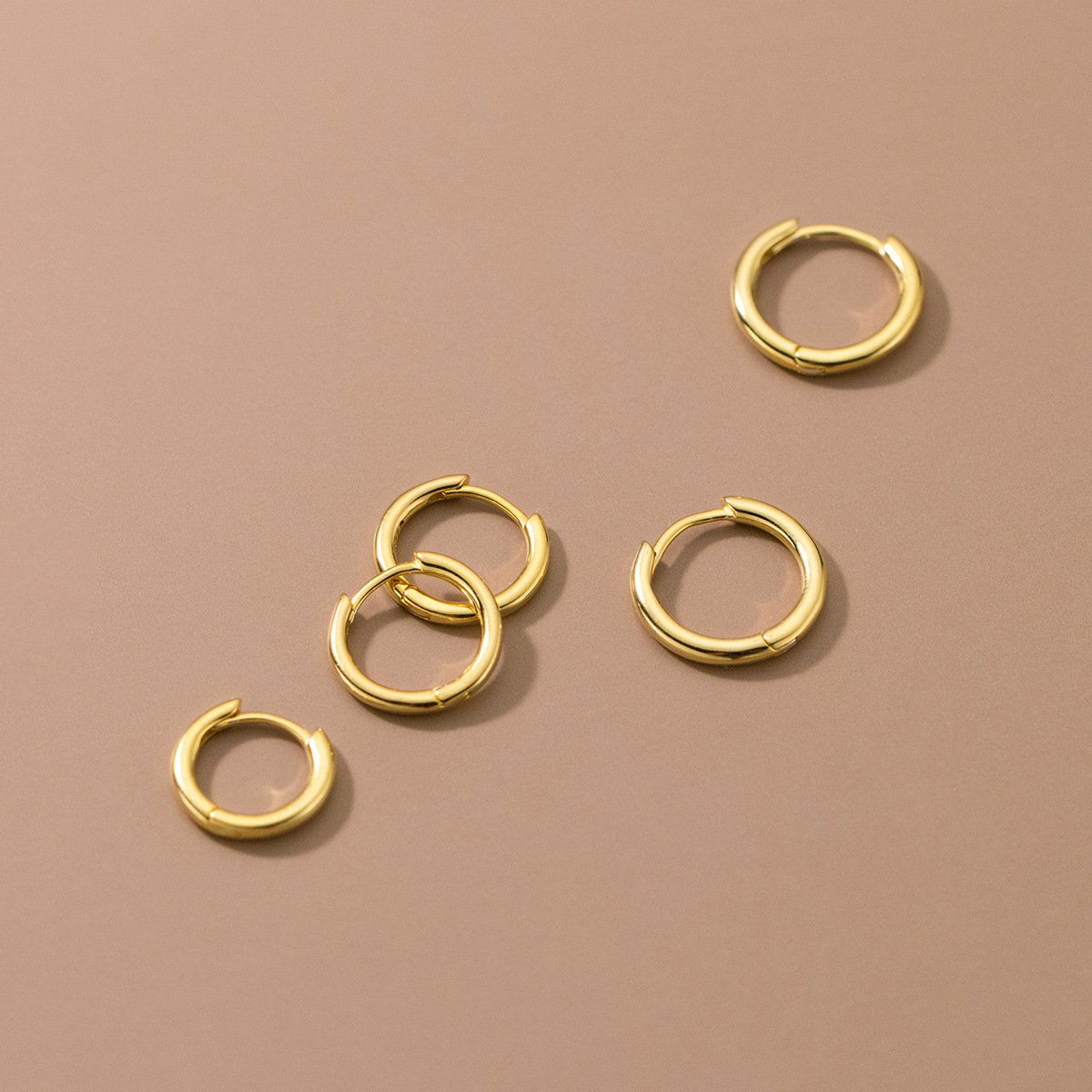 Eloch s925 plata brillante círculo perfiles de orejas líneas redondas simples superpuestas con pequeños perfiles de orejas personales M01407