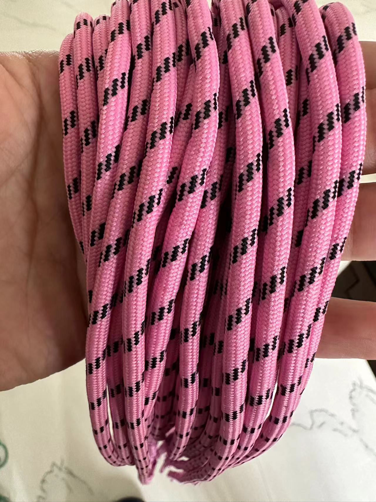 Cordones redondos de 5 mm para zapatos de papá, botas de senderismo, botas estilo Martin, con rayas diagonales en negro, blanco y amarillo.