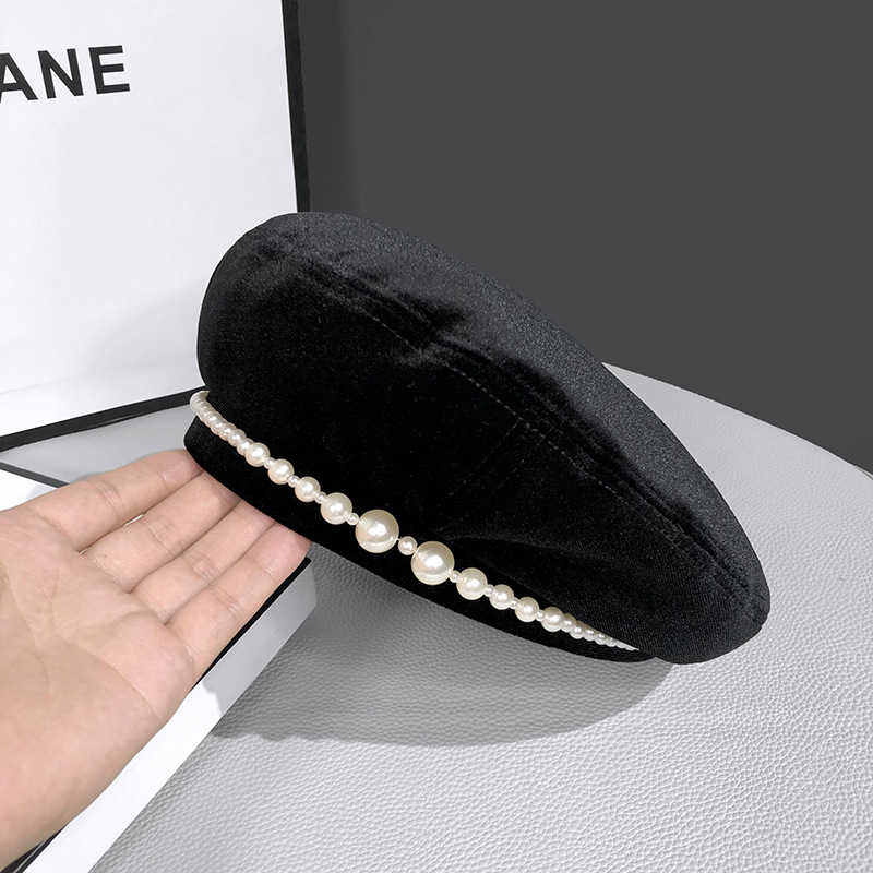 Women's Retro Solid Color Pearl Eaveless Beret Hat display picture 1