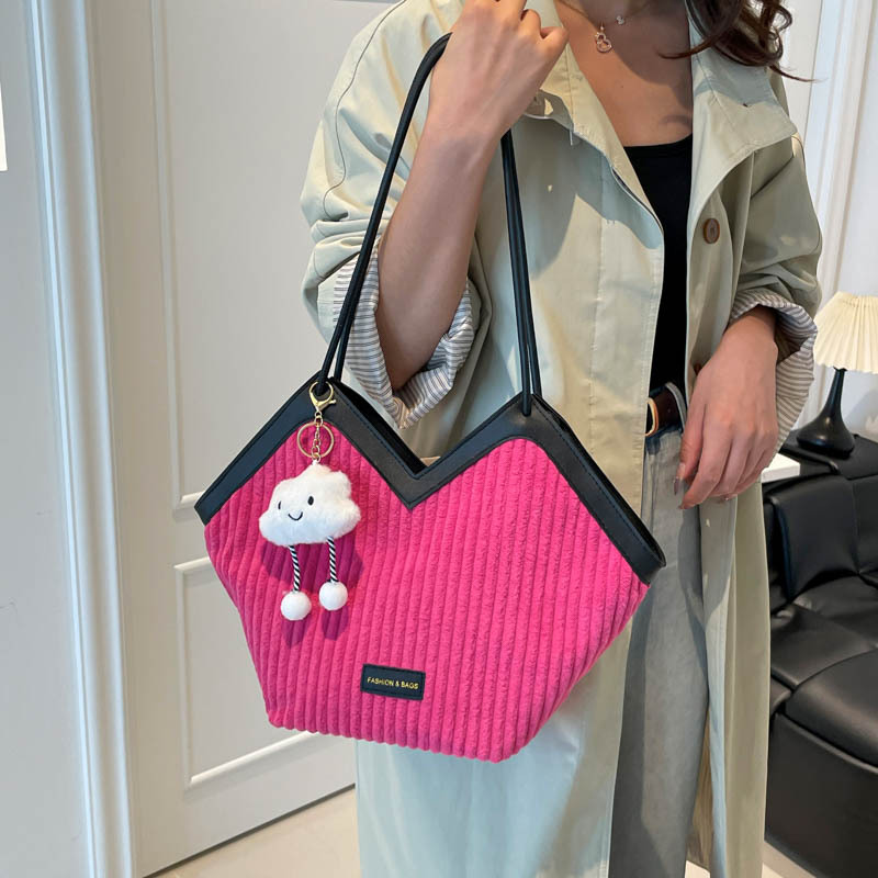 Bolsa de gran capacidad para mujeres 2025, nuevo verano de alta sensación de viaje al trabajo, bolso de entrepierna de hombro para clase, bolso de mano
