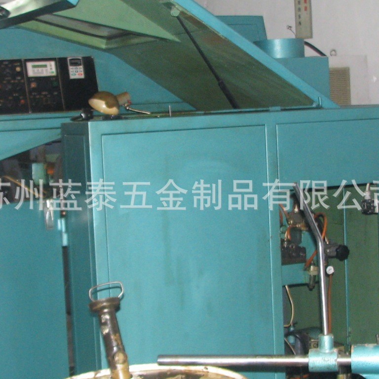 厂销蓝泰五金生产设备有三模六冲铆钉专业生产多台阶铆钉非标铆钉