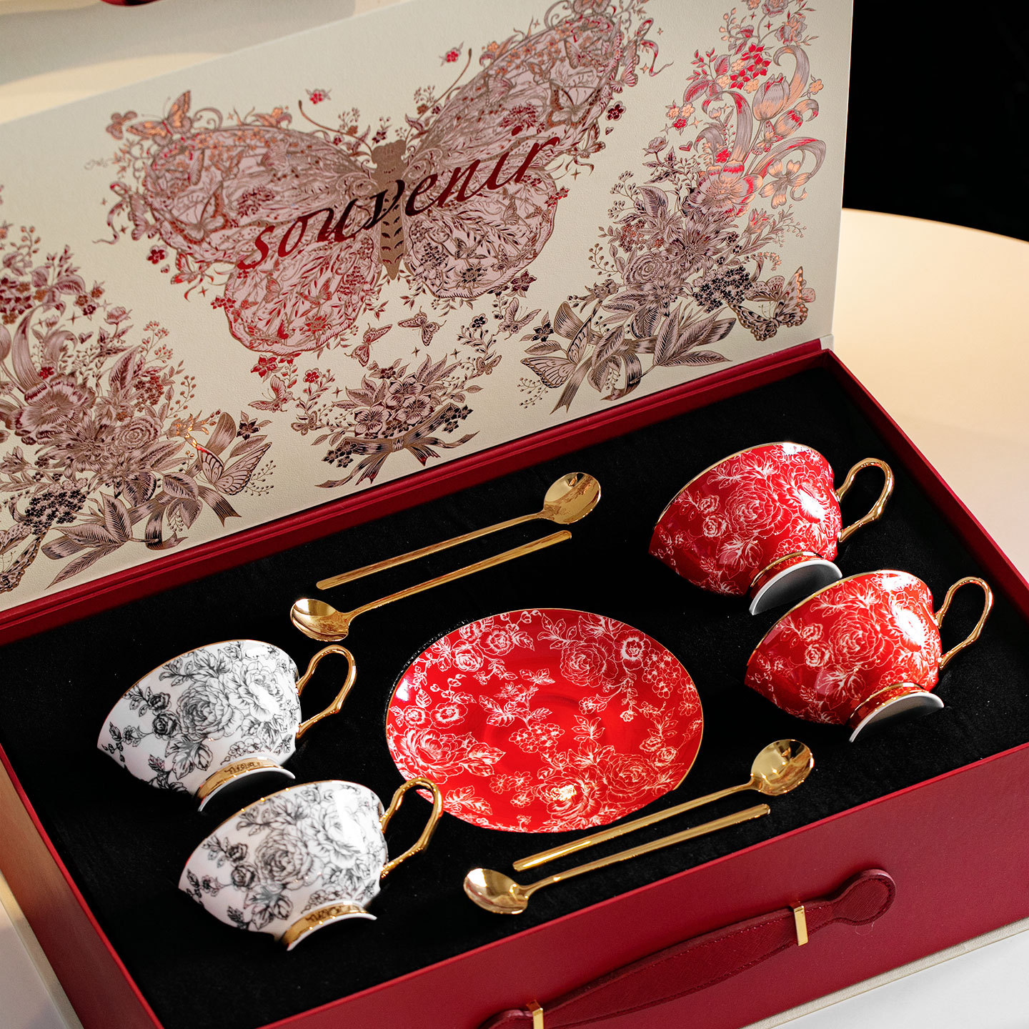 Shane Creative Japanese Rose Cup Juego de taza de té de la tarde de porcelana de hueso de lujo ligero Regalo de boda de cumpleaños de novia