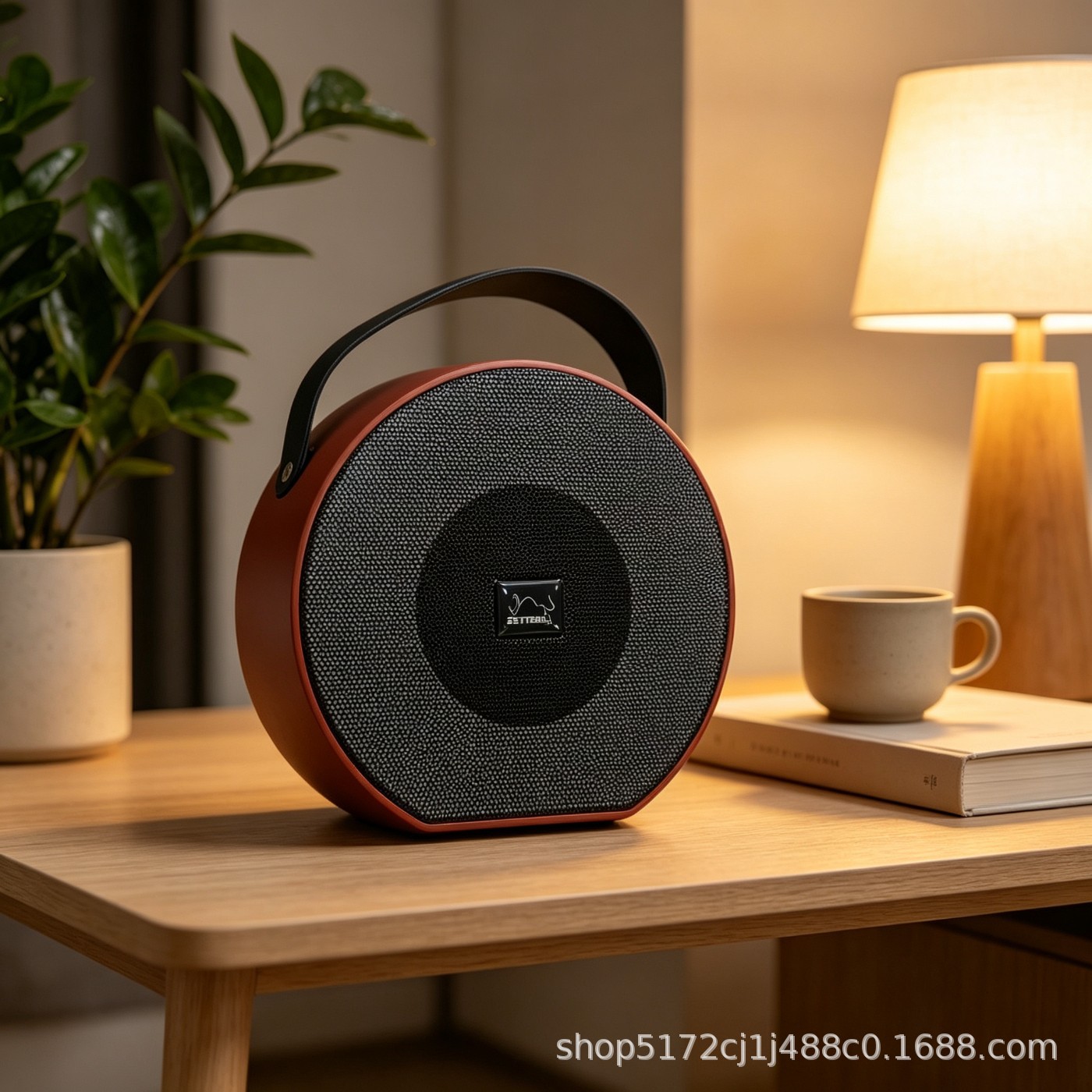 外贸新品迷你手提蓝牙音箱户外便携式RGB灯桌面插卡小音响