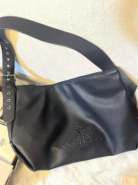 Lychee pattern relief tote bag